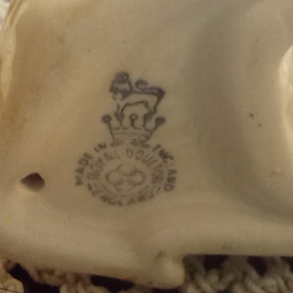 Royal Doulton New Toy Slippers Cat Figurine English Bone China Hand Painted - Picture 7 of 7